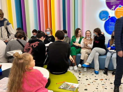 Сегодня в ДРКБ в рамках Фестиваля медицины «Ангелы в белых халатах» провели экскурсию для школьников