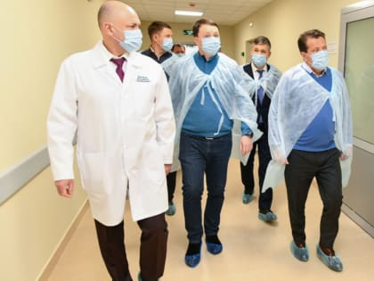 Мэр Казани Ильсур  Метшин посетил отремонтированный корпус горбольницы №16