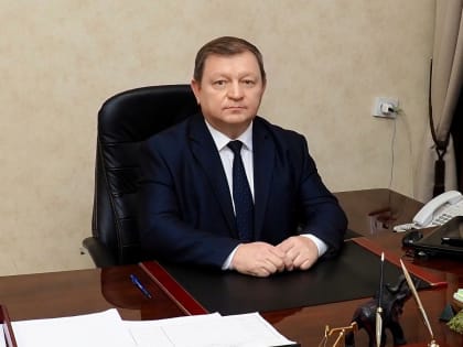 Дамир Ишкинеев поздравляет жителей города и района с праздником