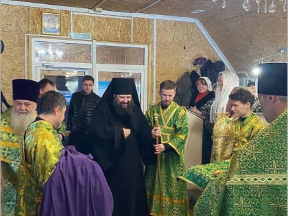 Преосвященнейший Гавриил совершил богослужение в Никольском храме Набережных Челнов