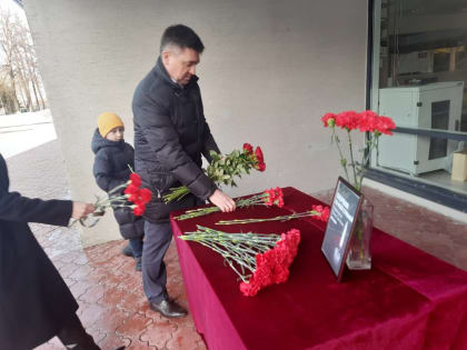 В Елабуге возложили цветы в память о погибших в Москве