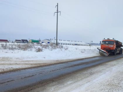 Сейчас на региональных дорогах Татарстана работают 340 единиц снегоуборочной техники