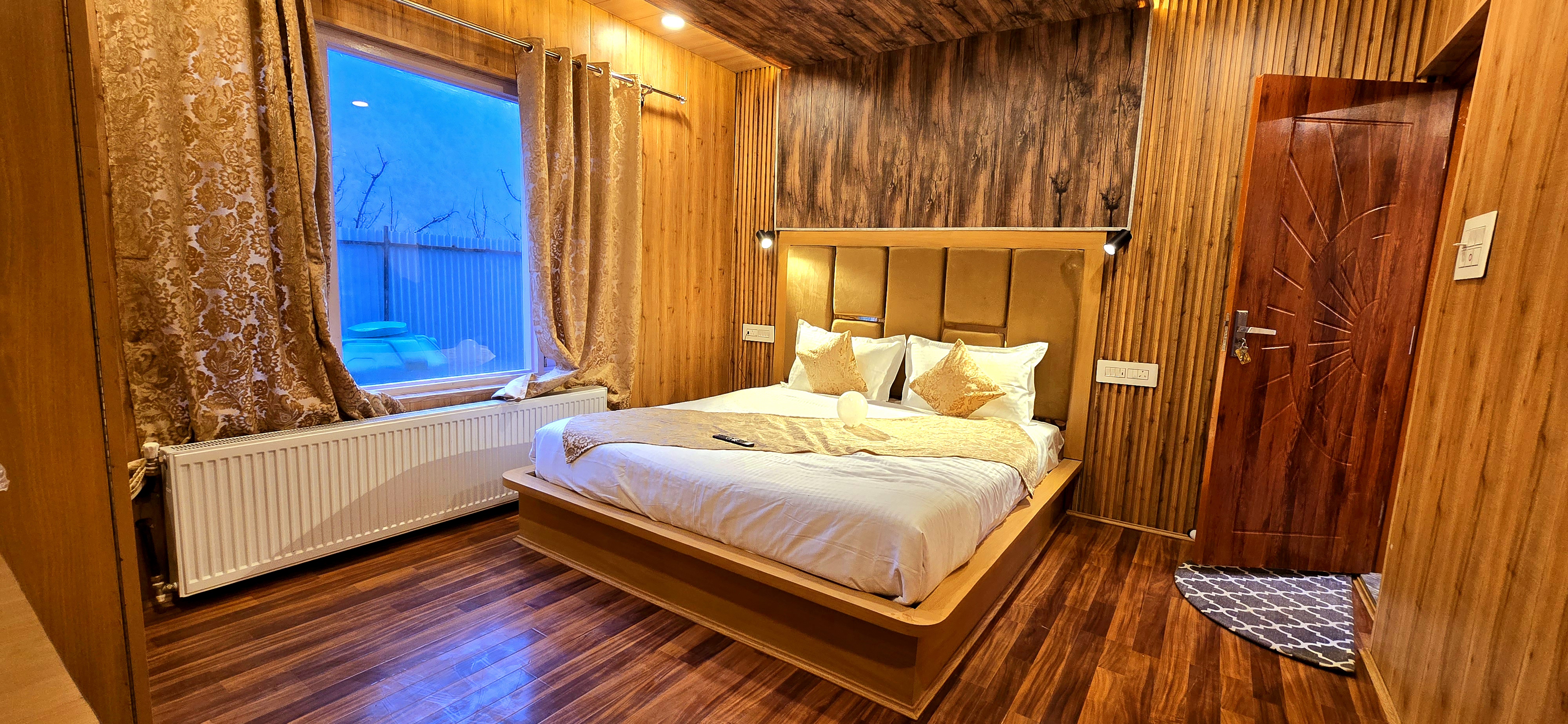 Deluxe Mountain Suite