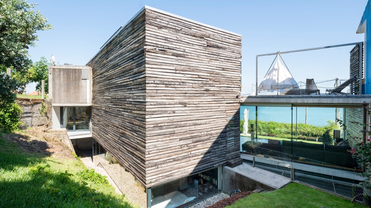 Dezanove House