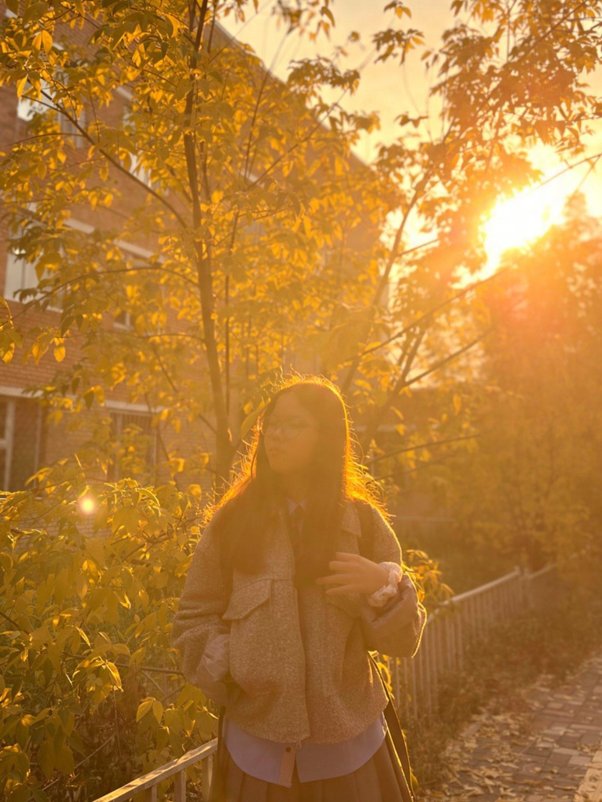 LawraSiren550: "September 🍂🍁🍃🌿" (Photo 1)