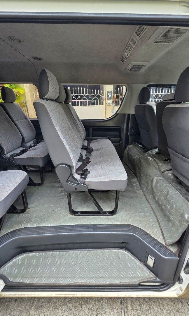 Toyota Hiace photo 3