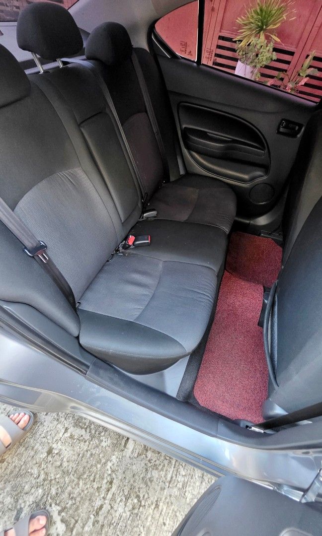 Mitsubishi Mirage photo 2