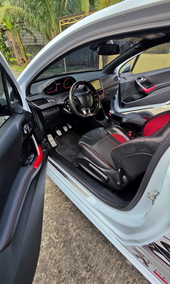 Peugeot 208 photo 4