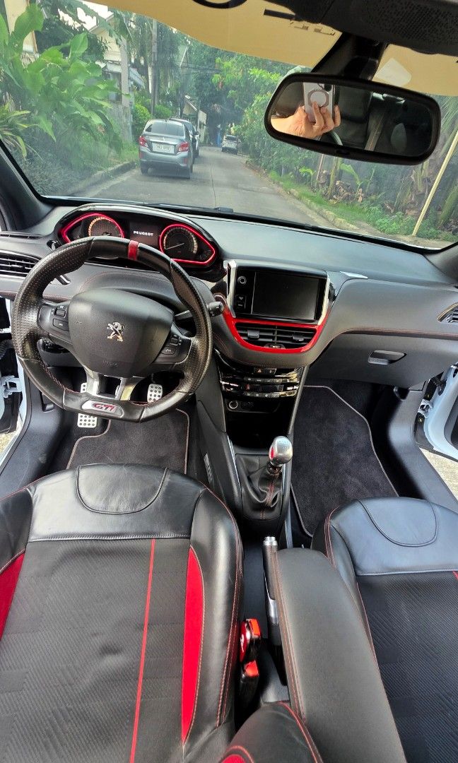Peugeot 208 photo 6