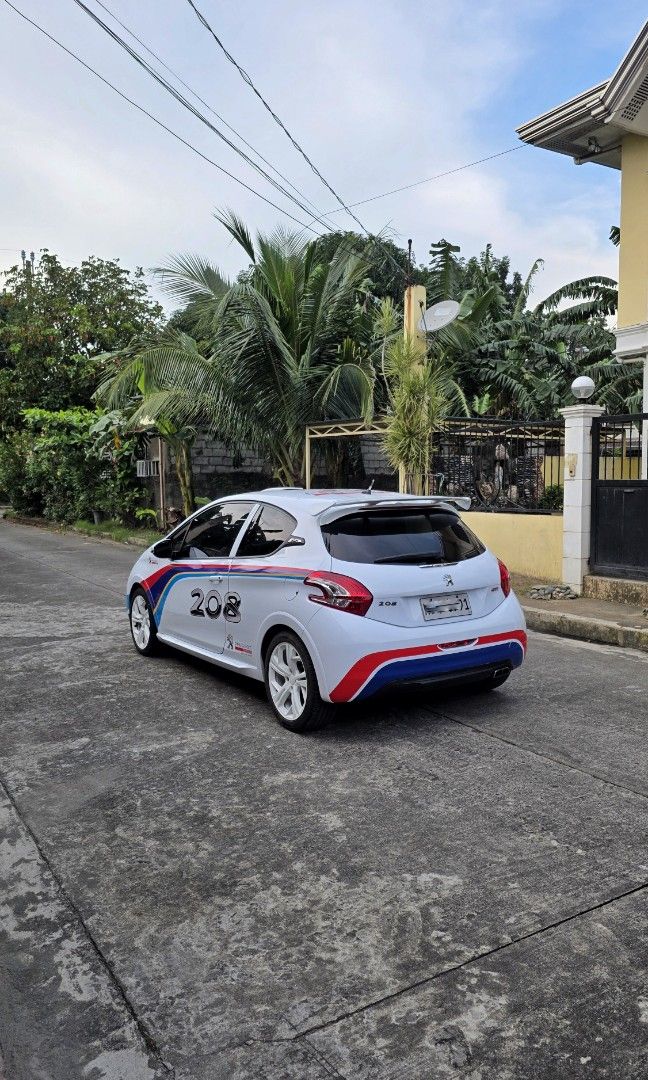 Peugeot 208 photo 8