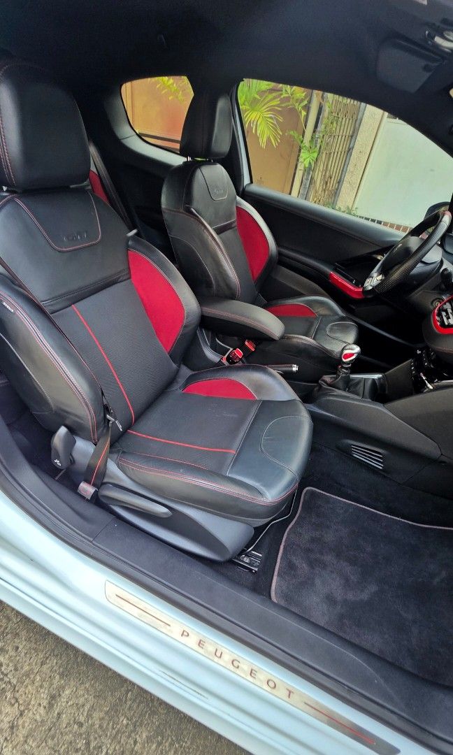 Peugeot 208 photo 9