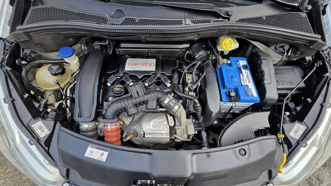 Peugeot 208 photo 10