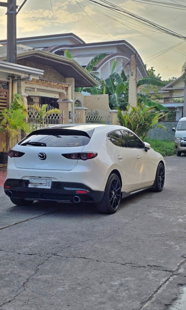 Mazda 3 photo 2