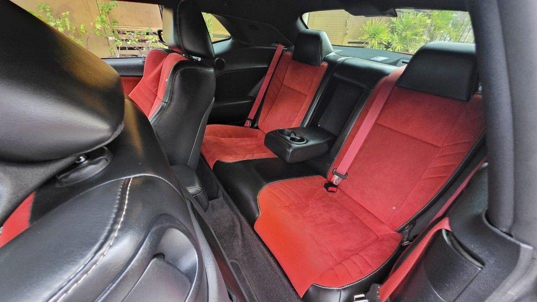 Dodge Challenger photo 2