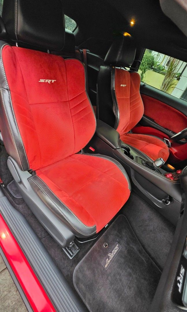 Dodge Challenger photo 8