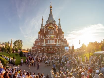 У стен кафедрального собора прошел 22-й Большой хоровой собор