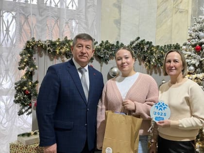 Министр национальной политики Удмуртии исполнил мечту школьницы из Игринского района