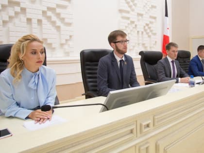 Молодёжный парламент Удмуртии предложил расширить меры поддержки детей-сирот, находящихся под опекой в приемных семьях