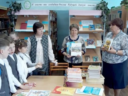 В Сарапульском районе «Единая Россия» провела акцию «Подари книгу библиотеке»