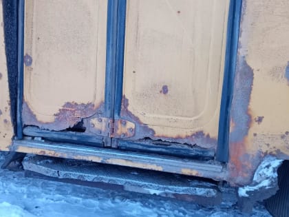 На дырявом автобусе возят учеников спортшколы Балезино в Удмуртии