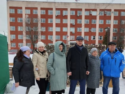 Мастер-класс по плетению маскировочных сетей прошел в рамках празднования «Крымской весны»