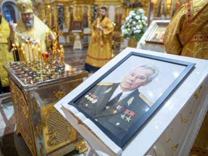 В десятую годовщину кончины М.Т. Калашникова в кафедральном соборе была совершена панихида