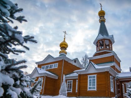 Епископ Антоний совершил Литургию в храме Серафима Саровского города Сарапула