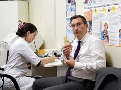 Глава правительства Удмуртии открыл прививочную кампанию против гриппа