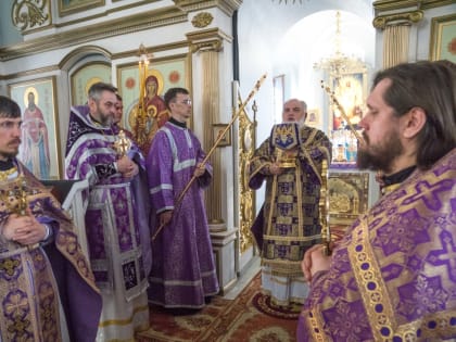 Архиерейское богослужение в Неделю 5-ю Великого поста