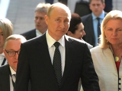 Бывшая глава австрийской дипломатии приехала в Россию и поселилась в деревне