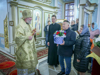 В первую годовщину архиерейской хиротонии епископ Павел совершил литургию в Покровском кафедральном соборе