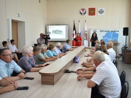 Владимир Невоструев поздравил жителей Ярского района со 125-летием посёлка Яр