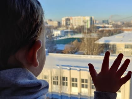 Двухлетний ребенок погиб, выпав из окна в Сарапуле