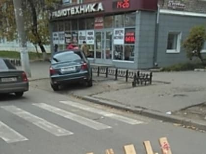 На улице Ленина в Ижевске провалился асфальт