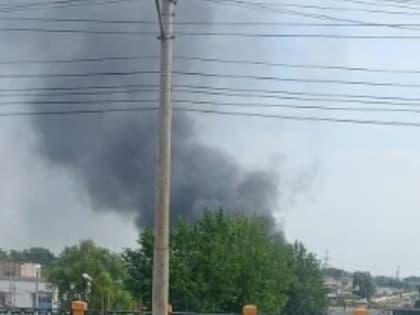 Резиновые покрышки горят на улице Маяковского в Ижевске