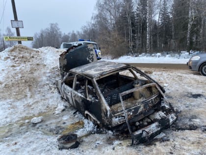 Троих мужчин задержали в Удмуртии за угон и поджог авто