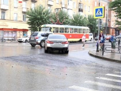 В Ижевске заделали провал на улице Ленина