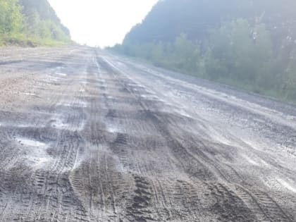 «Поливают, но из рук вон плохо»: о работе дорожников в Сизево