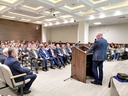 В рамках работы выездного заседания Президиума Уральского отделения Российской академии наук в Национальной библиотеке УР прошел научный лекторий