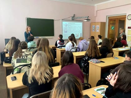 Сотрудники Управления проверили уроки налоговой грамотности для студентов Ижевского торгово-экономического техникума