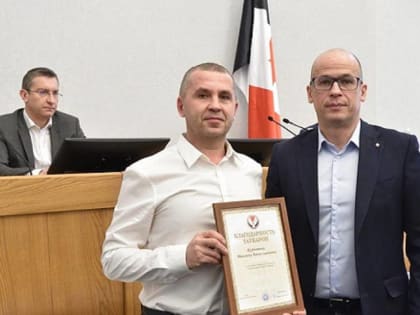 Глава Удмуртии наградил волонтеров и предпринимателей за гуманитарную помощь участникам СВО