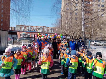 В Ижевске прошла тематическая «Зарядка со стражем порядка»