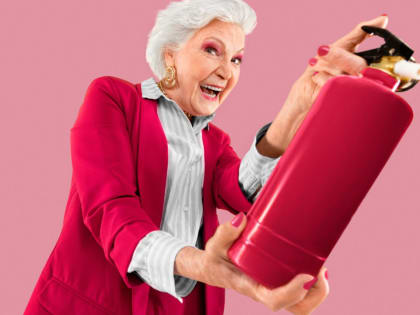 В Ижевске за продажу 50 старикам дорогих огнетушителей пойманы три мошенника