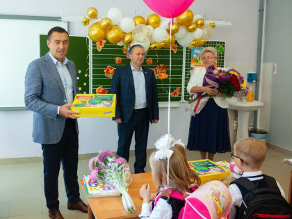 В рамках акции «Собери ребёнка в школу» депутаты Государственного Совета помогли подготовить к новому учебному году более 4700 школьников Удмуртии
