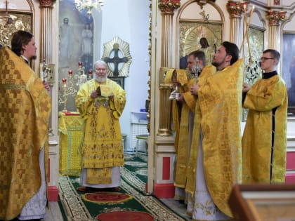 Архиерейское богослужение в Воскресенском храме в Неделю о Страшном суде