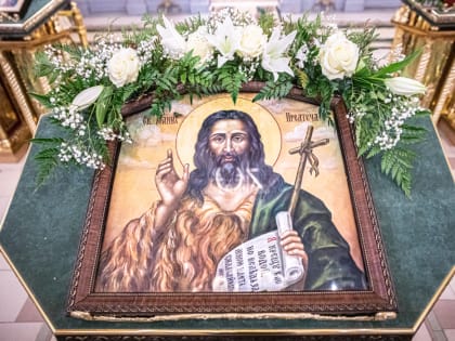 Митрополит Викторин совершил литургию в Свято-Троицком соборе г. Ижевска
