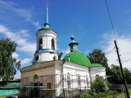 В Неделю 1-ю по Пятидесятнице, Собор Всех святых правящий архиерей совершил Литургию в Воскресенском храме г. Сарапула