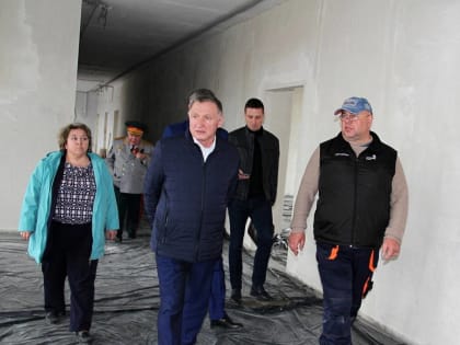 Владимир Невоструев проверил как идёт капремонт в Ярской школе №1