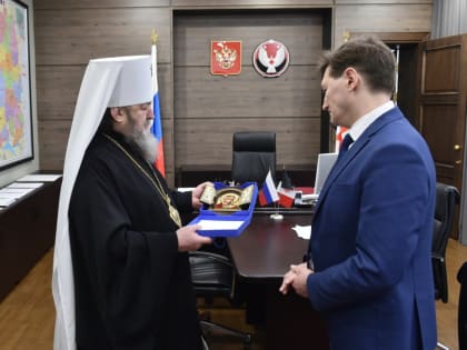 Митрополит Викторин поздравил с юбилеем руководителя Администрации Главы и Правительства Удмуртии