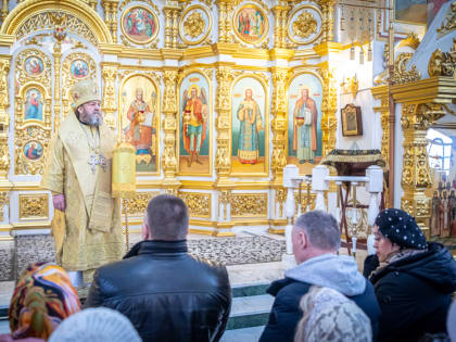 1 января митр. Викторин совершил литургию в кафедральном соборе